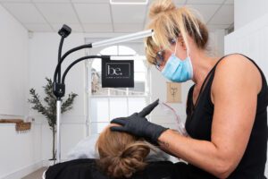 Claire applying tattoo eyebrow in be laser skin care clinic